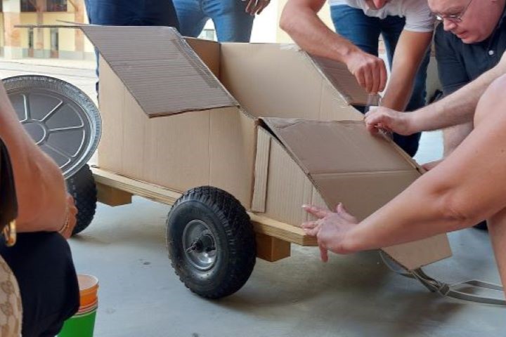 "Car Building": a creative team building challenge!