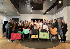 In tandem with NOLOOP, we orchestrated a 'CHAIRITY BUILDING' for Merz Aesthetics, an innovative team building endeavour blending solidarity and team spirit.